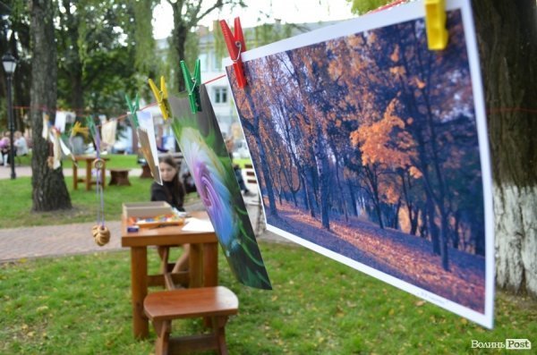 Фото на мотузках: у Луцьку стартувала мистецька «Сушка». ФОТО  