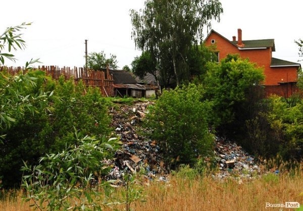 У Луцьку величезне сміттєзвалище «не помічають» більше 10 років