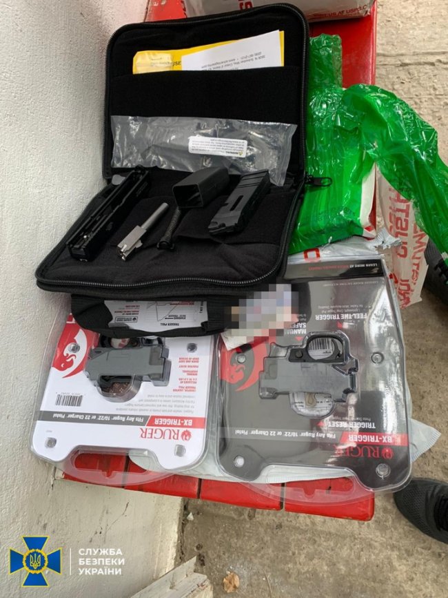 У Києві СБУ викрила угруповання, яке займалось контрабандою зброї. ФОТО