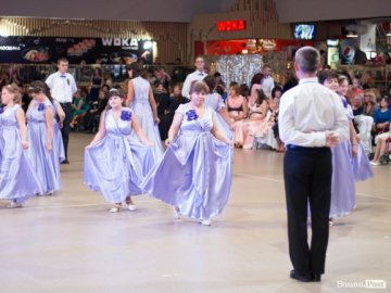 Естафета добра: Савченко закликає провести бал для людей з інвалідністю в інших областях