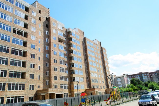 Будівництво триває: як у Луцьку «розростається» яскравий ЖК «Caramel Residence». ФОТО*