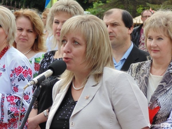 Останній дзвінок у Луцьку: четверта гімназія. ФОТО