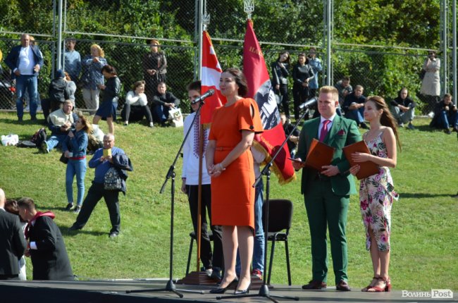 Першокурсників ВНУ імені Лесі Українки урочисто посвятили у студенти. ФОТОРЕПОРТАЖ