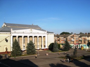 Нововолинський суд та поліція хочуть не платити податки та комуналку