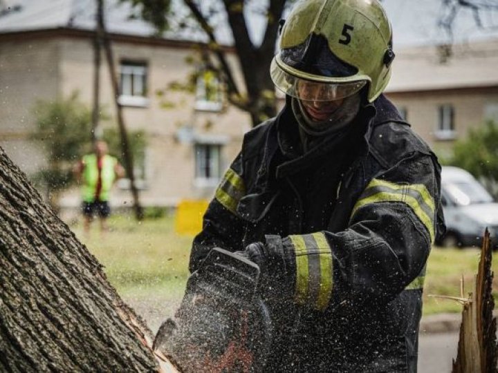 Троє загиблих, восьмеро постраждалих: що відомо про негоду в Україні