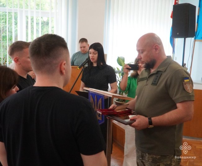 Родині загиблого офіцера з Волині, який був радником Залужного, вручили посмертну нагороду Героя