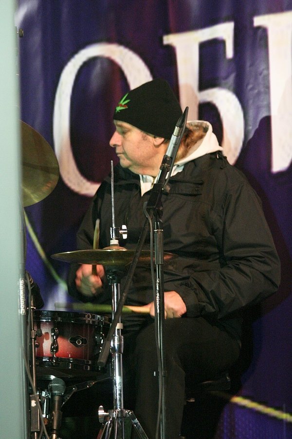 У Луцьку музиканти розважали люд на Євромайдані. ФОТО