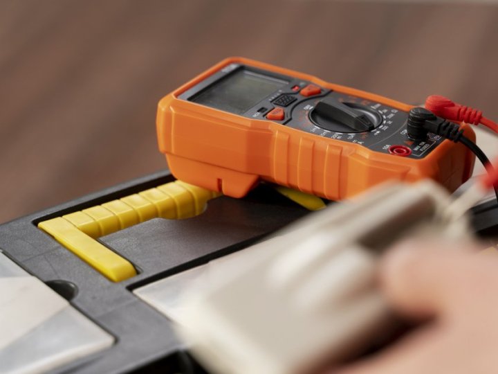 Шахраї продали підприємцям з Волині неіснуючі акумулятор та інвертор