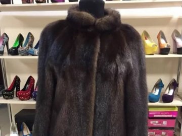 На одному з волинських ринків з кіоску вкрали дорогу шубу