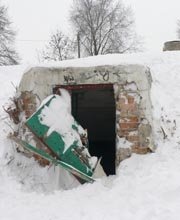 Бомбосховище, в яке вдерлись невідомі і бешкетували