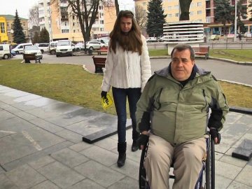 Експеримент: чи можуть візочники потрапити до луцького театру