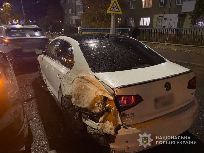 У Луцьку на Перемоги зіткнулося сім автівок. ФОТО