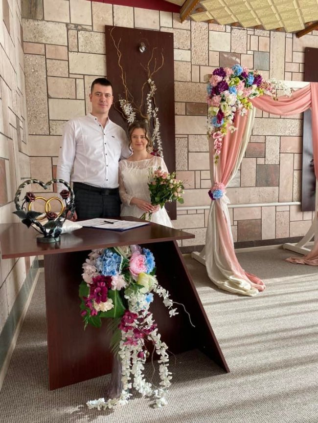 Кохання під час війни: у Нововолинську одружилася 21 пара. ФОТО 