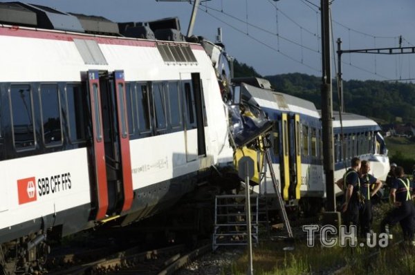 Зіткнення поїздів у Швейцарії: понад 40 постраждалих. ФОТО