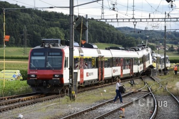 Зіткнення поїздів у Швейцарії: понад 40 постраждалих. ФОТО