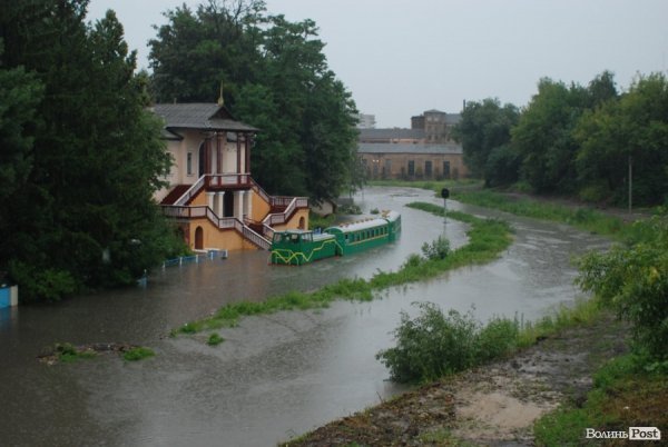 Розлив Сапалаївки біля станції «Росинка»