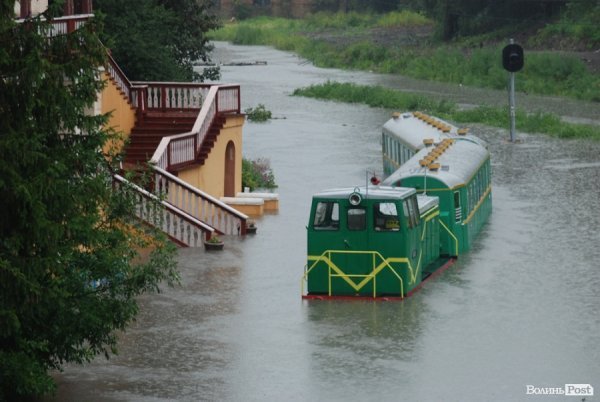 Затоплений поїзд