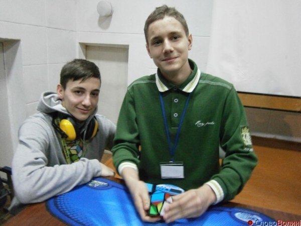 На Волині відбулися змагання зі складання кубика Рубіка. ФОТО