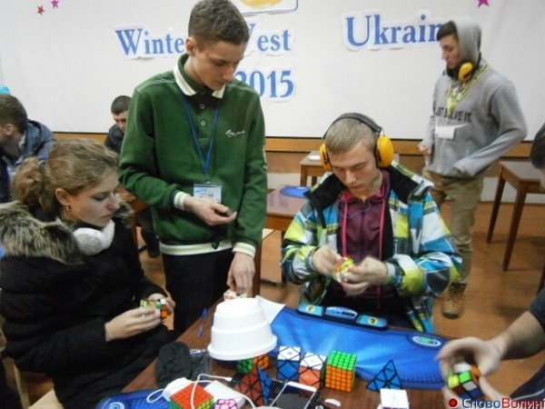 На Волині відбулися змагання зі складання кубика Рубіка. ФОТО