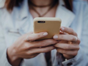 Поліція просить лучан перевіряти інформацію щодо людей на дахах перед тим, як телефонувати 102