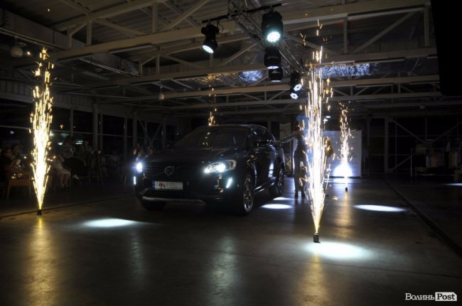 Свято краси і моди: як мийку в Луцьку перетворили на модний подіум