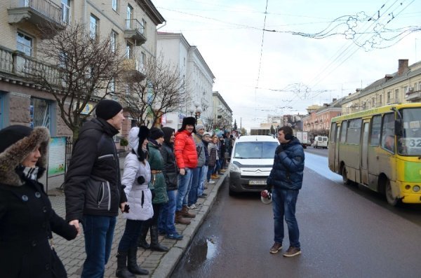 У Луцьку збудували «живий ланцюг» на підтримку євроінтеграції. ФОТО