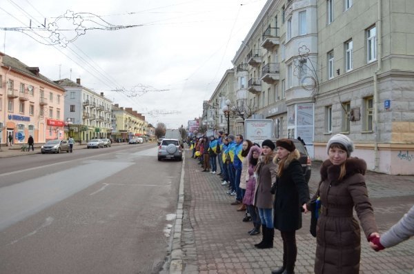 У Луцьку збудували «живий ланцюг» на підтримку євроінтеграції. ФОТО