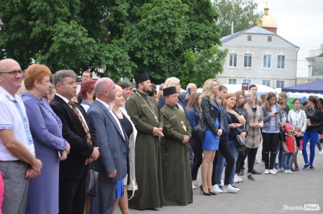 Від мініатюрних тістечок до величезних гойдалок: у центрі Луцька – свято професійної освіти. ФОТО