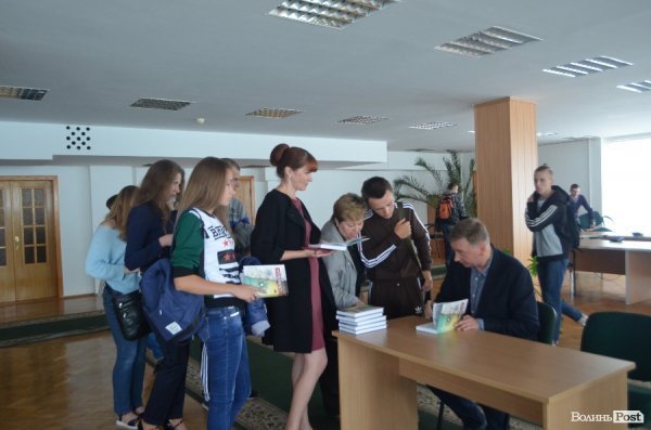 У Луцьку презентували книжку реальних історій про Іловайськ. ФОТО