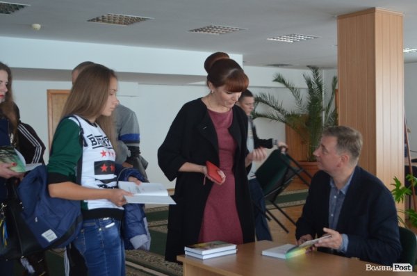 У Луцьку презентували книжку реальних історій про Іловайськ. ФОТО