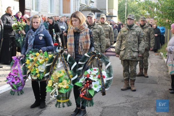 У Нововолинську провели в останню путь загиблого Героя. ФОТО