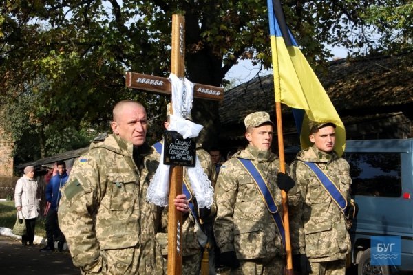 У Нововолинську провели в останню путь загиблого Героя. ФОТО