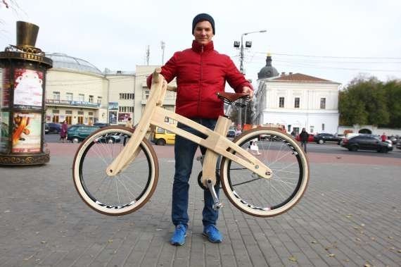 Українець майструє дерев'яні велосипеди.ФОТО
