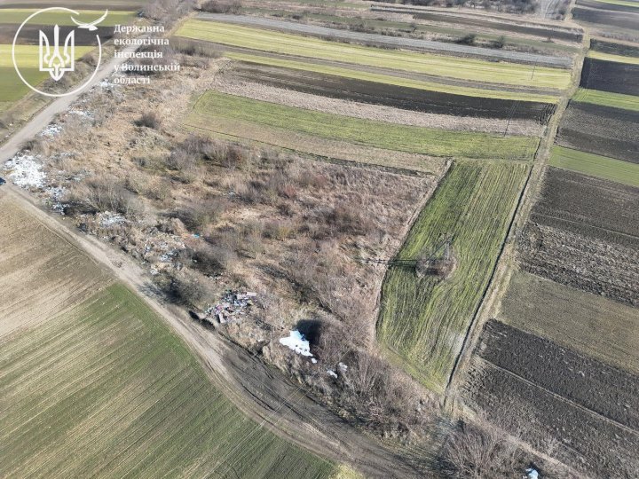 На Волині за межами міста виявили стихійне сміттєзвалище