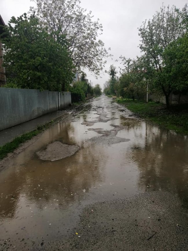 Лучанка показала, як після дощу виглядає вулиця, яку не так давно відремонтували. ФОТО
