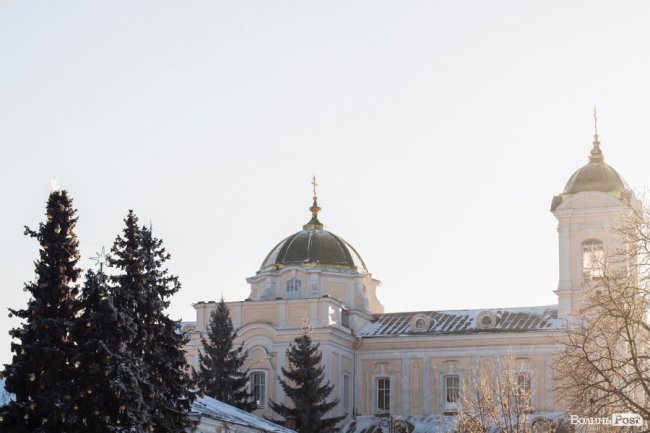 Луцьк – у кришталевій паморозі: казкові світлини різдвяного ранку. ФОТО