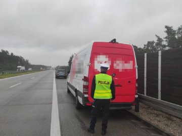 Польська поліція з погонею та пострілами затримувала українця, який втікав на викраденому авто