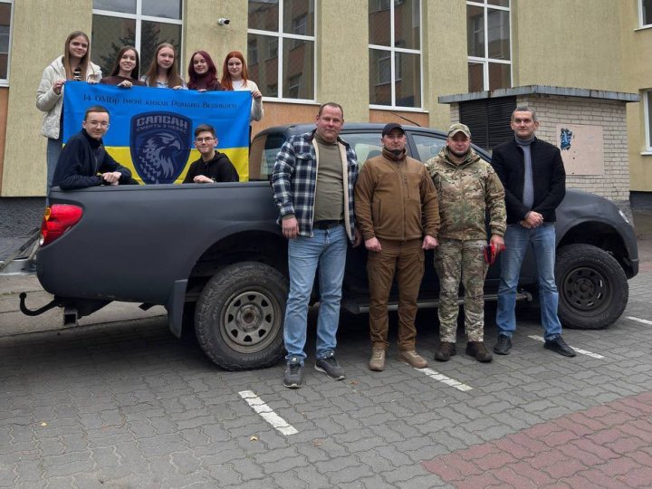 «Це - частинка вдячності захисникам»: у луцькому ліцеї зібрали майже 300 тисяч гривень для ЗСУ