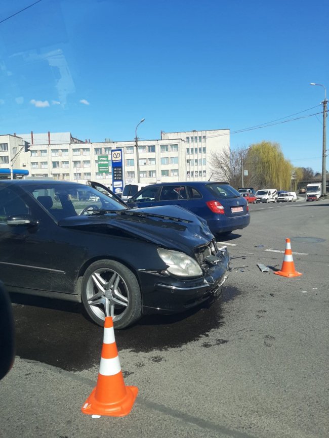 У Луцьку на Дубнівській сталась аварія. ФОТО