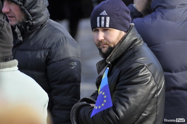 Віче на луцькому Євромайдані. ФОТО