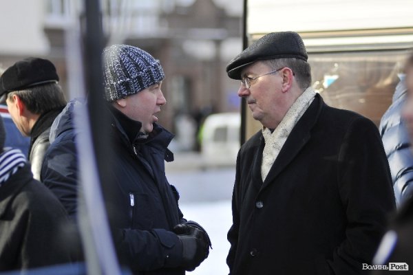 Віче на луцькому Євромайдані. ФОТО