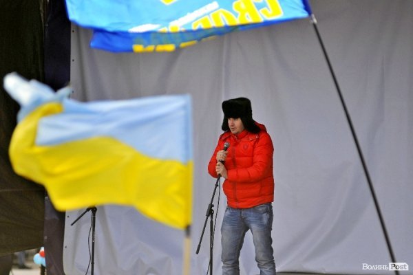 Віче на луцькому Євромайдані. ФОТО