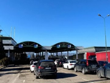 Кого із чоловіків не стосуються обмеження на виїзд за кордон