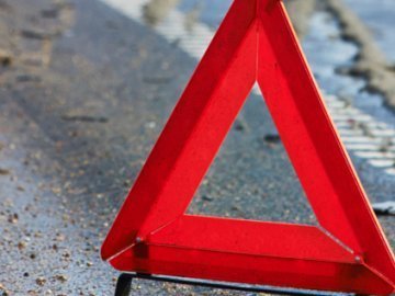 На Волині в кювет злетіла вантажівка