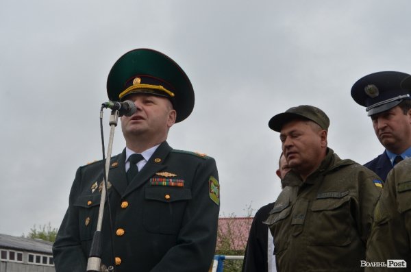 У Луцьку складали військову присягу під дощем