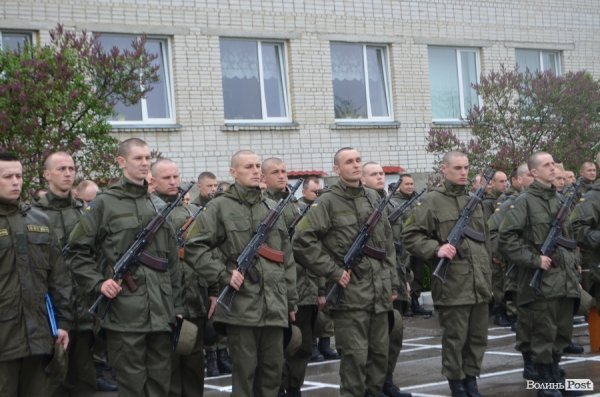 У Луцьку складали військову присягу під дощем
