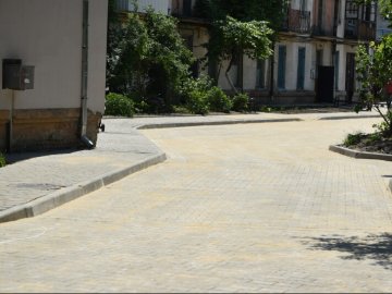 Показали, як у Луцьку ремонтують двори на Львівській та Привокзальній