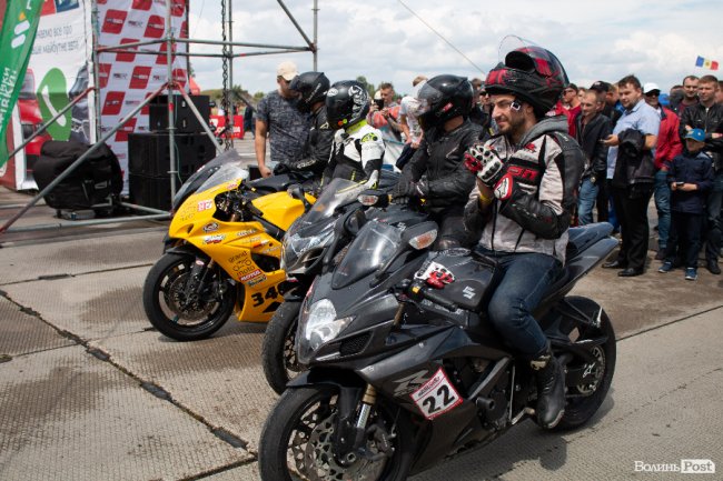 У Луцьку відбулися видовищні авто- і мотогонки. ФОТОРЕПОРТАЖ