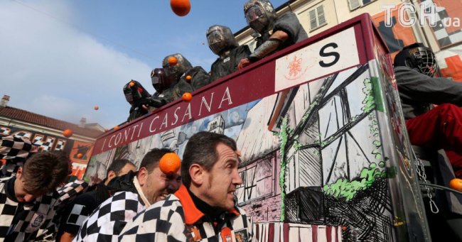 В Італії влаштували масову бійку апельсинами. ФОТО