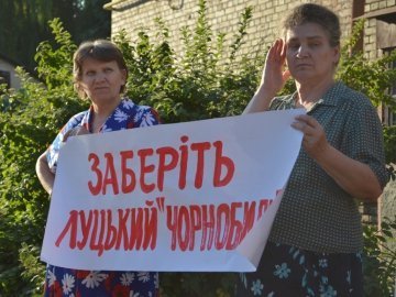 Лучани протестують проти військової техніки. ФОТО 